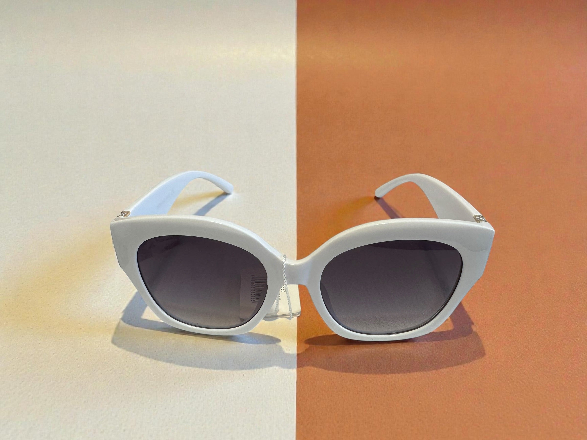 SunVibe™ White Elegance Cat Eye Sunglasses UV400